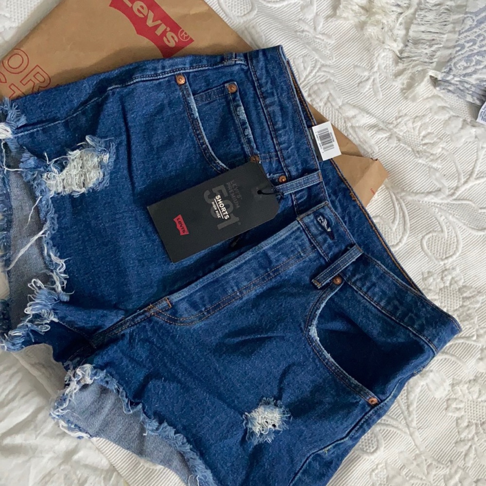 Levi’s high rise shorts size 30